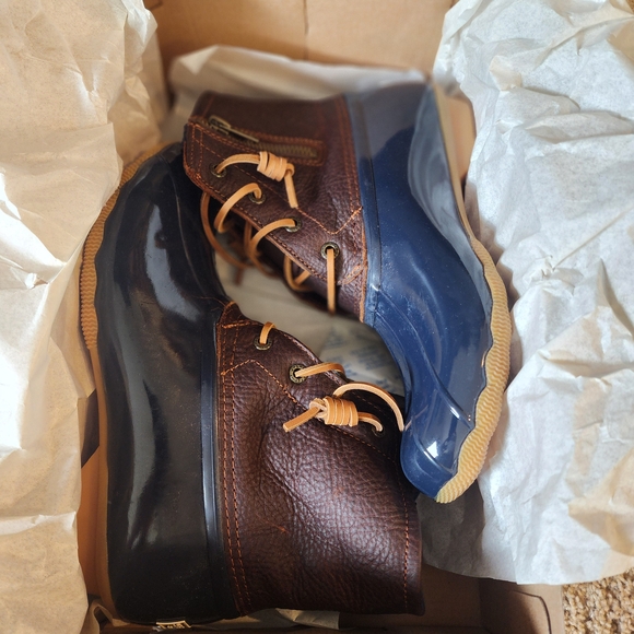 Sperry Brown and Navy Winter Boots 8.5 Women New In Box Tags Leather - Picture 1 of 2
